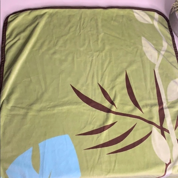 Cocalo Baby Reversible cozy fleece safari jungle baby receiving blanket - Picture 4 of 8